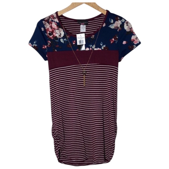 Discreet Tops - NWT Discreet Womens Floral and Striped Tunic Top with Detachable Necklace